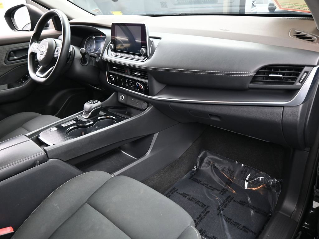 Used 2023 Nissan Rogue S image 44