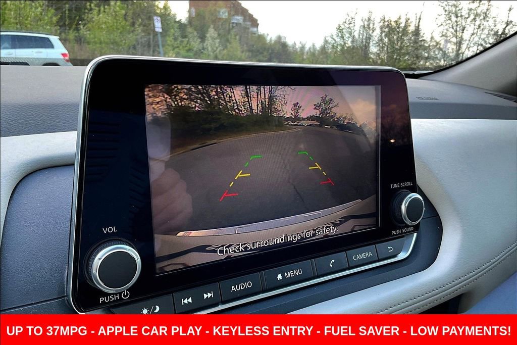 Used 2023 Nissan Rogue SV image 14