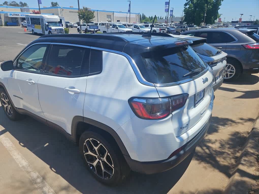 Used 2025 Jeep Compass Limited AWD/4WD image 6