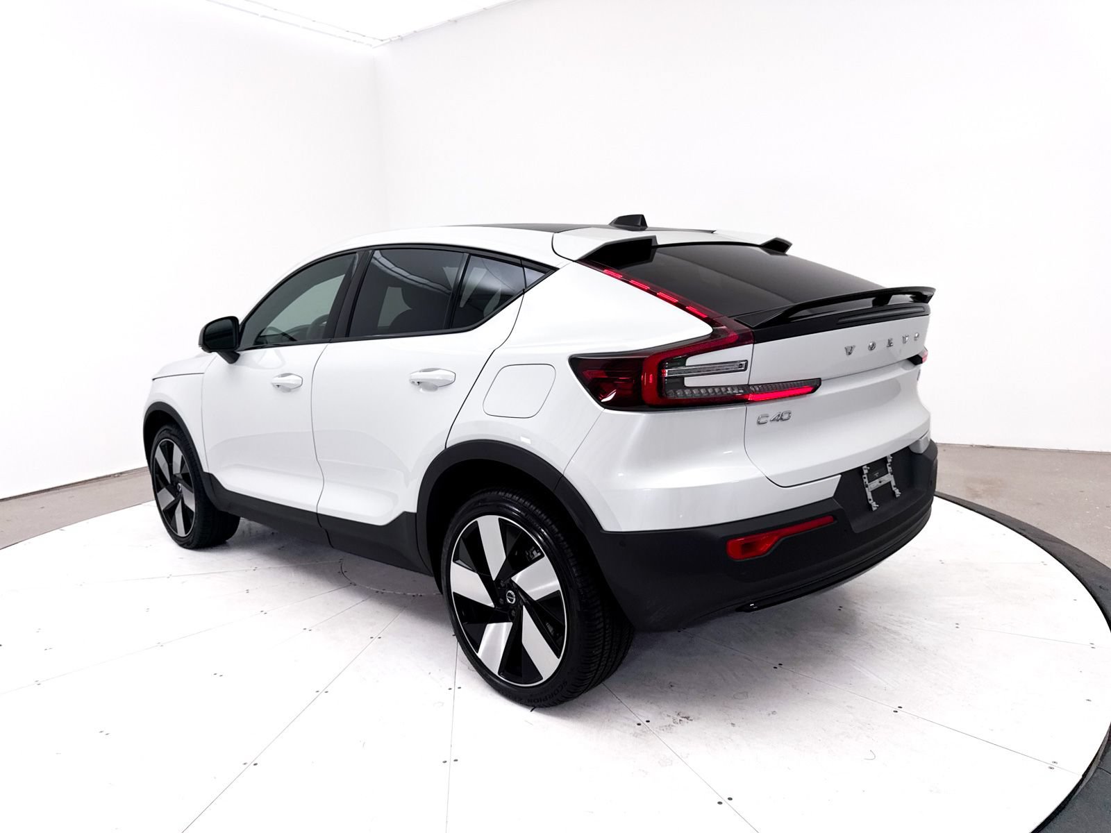 Used 2023 Volvo C40 P8 Recharge Ultimate AWD/4WD image 14