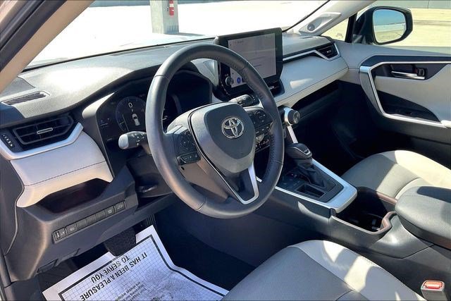 Used 2024 Toyota RAV4 Limited image 16