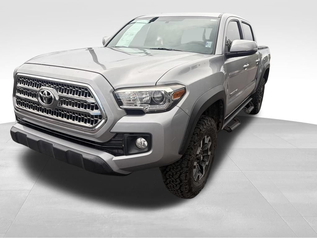 Used 2016 Toyota Tacoma TRD Off-Road AWD/4WD image 3
