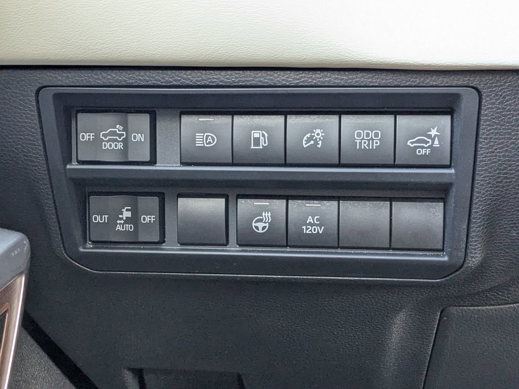 Used 2022 Toyota Tundra Capstone AWD/4WD image 18