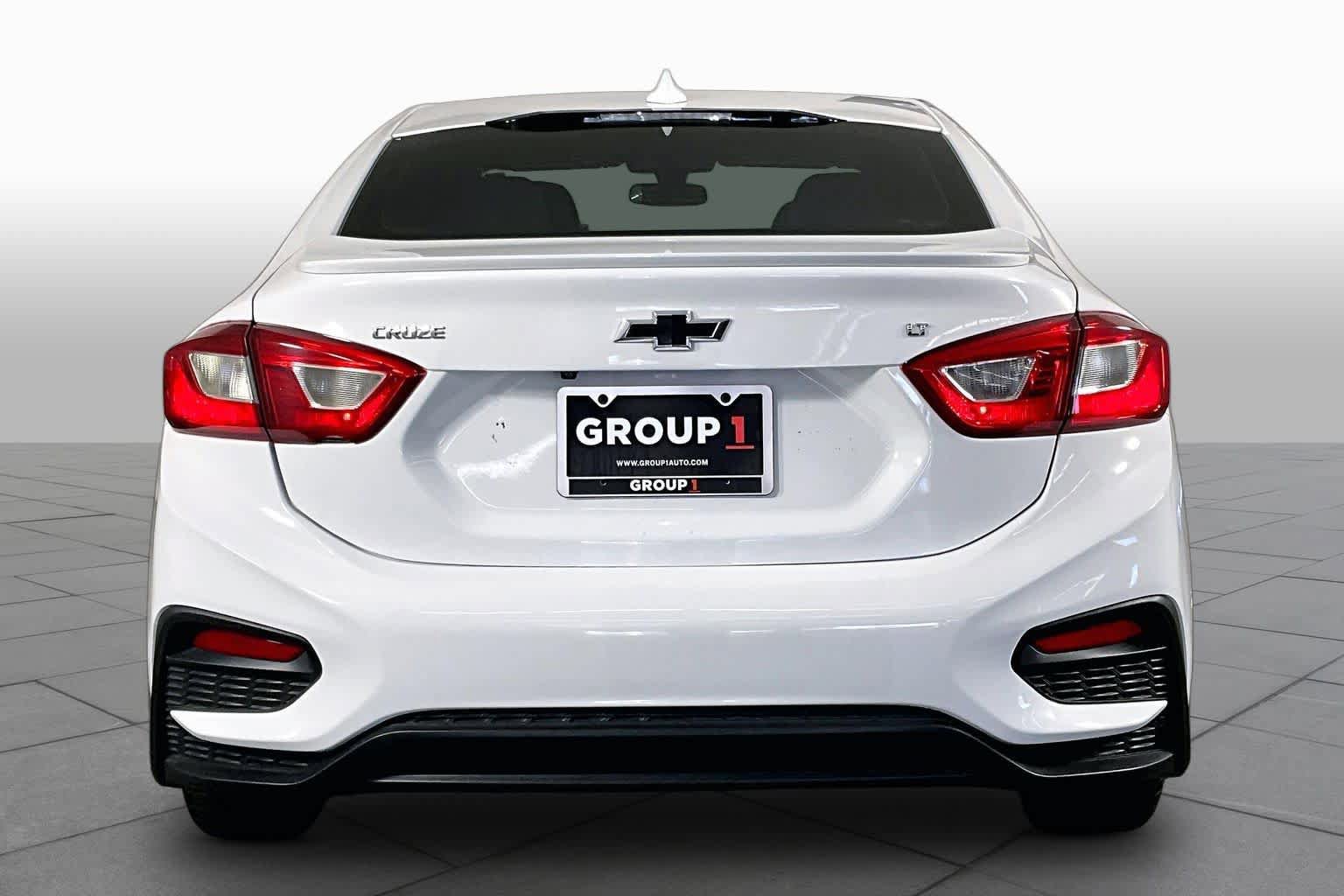 Used 2018 Chevrolet Cruze LT w/ Sun And Sound Package FWD image 5