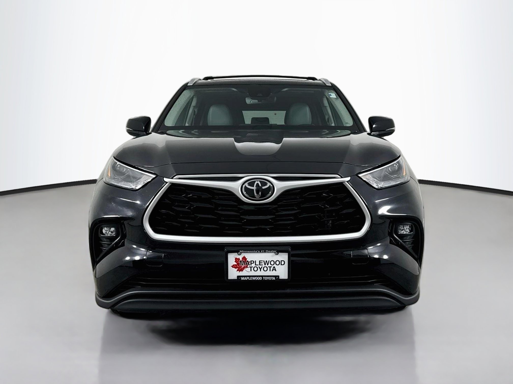 Used 2022 Toyota Highlander XLE AWD/4WD image 2