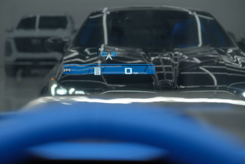 Used 2025 BMW M5 image 70