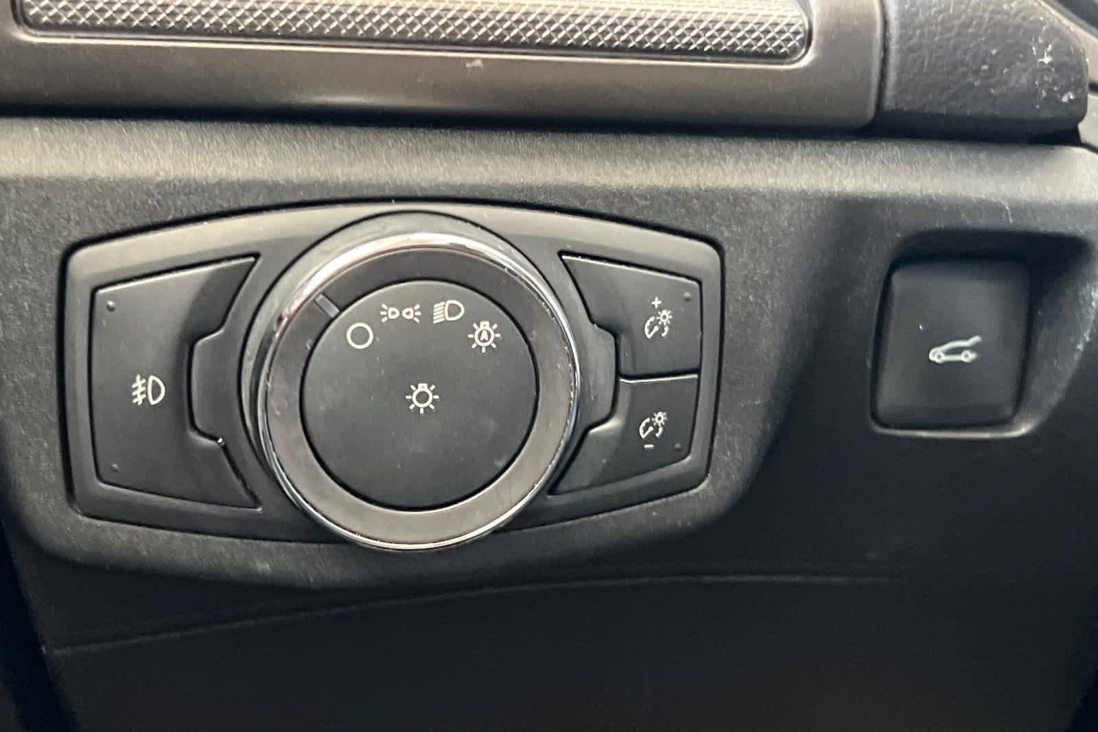 Used 2019 Ford Fusion SE w/ Equipment Group 151A FWD image 30