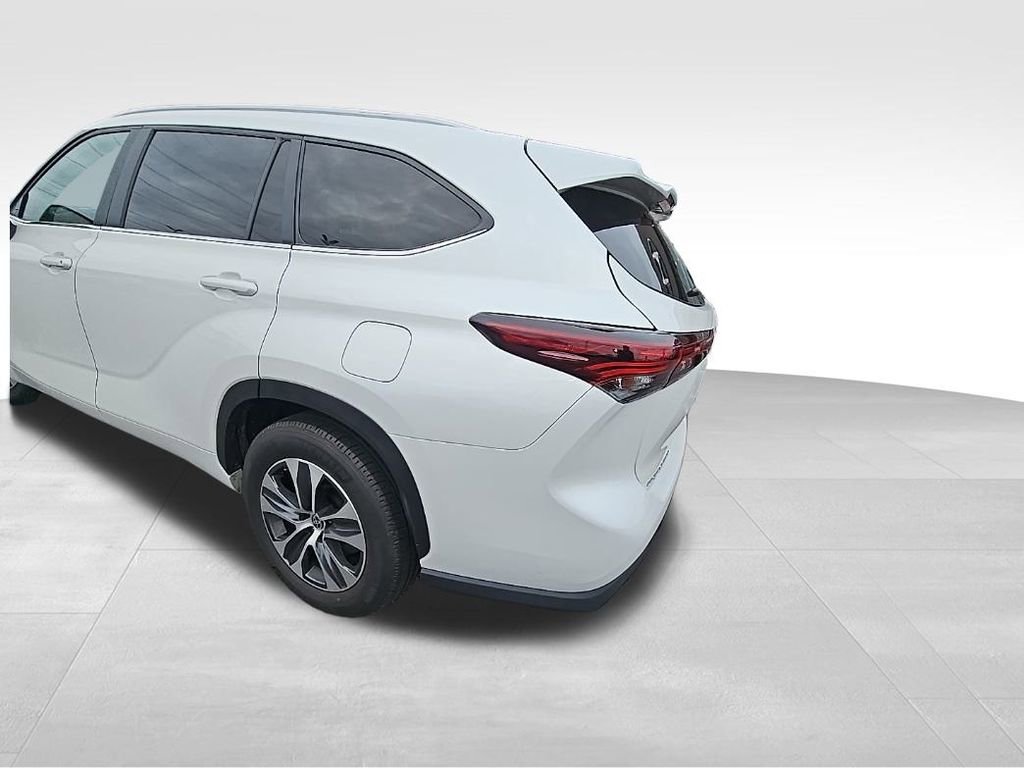 Used 2024 Toyota Highlander XLE image 9