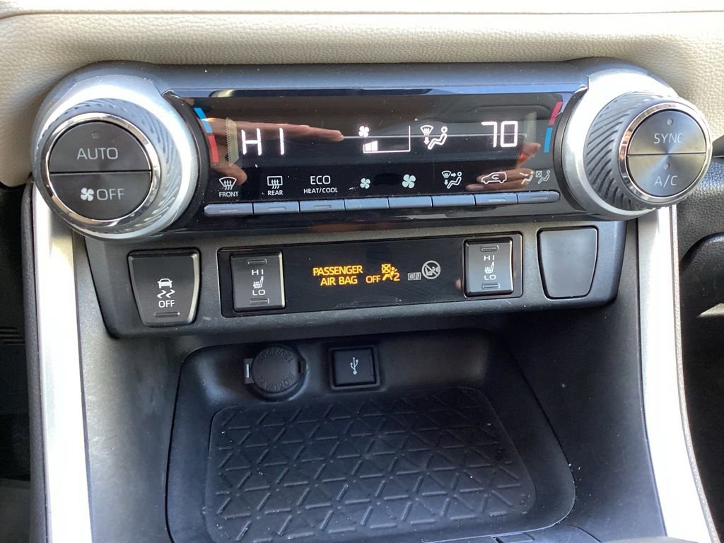 Used 2022 Toyota RAV4 XLE Premium AWD/4WD image 20