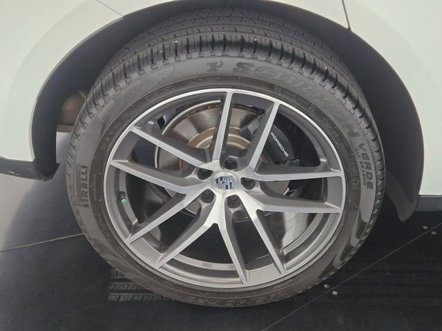 Used 2024 Porsche Macan image 10