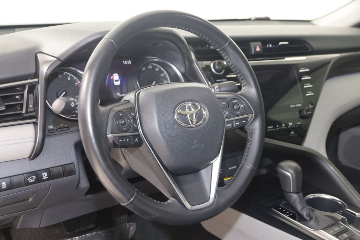 Used 2019 Toyota Camry XLE FWD image 6