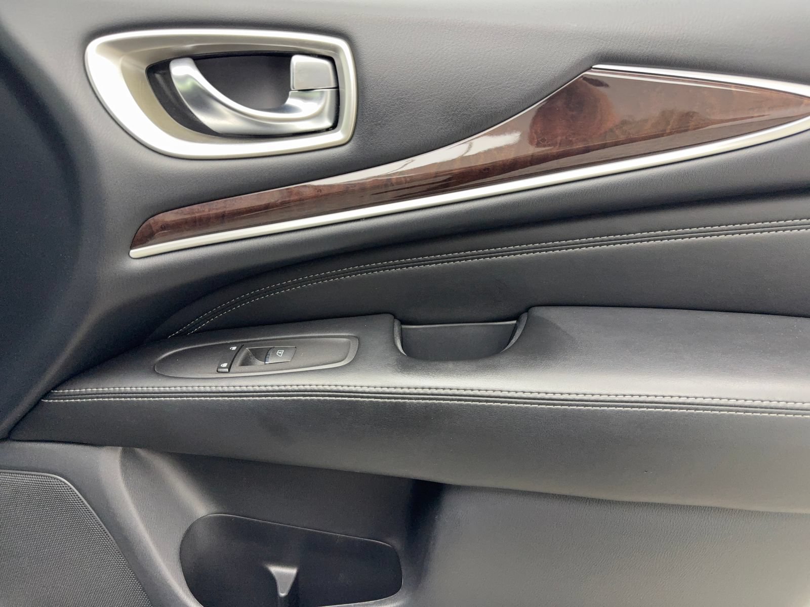 Used 2017 INFINITI QX60 FWD w/ Deluxe Technology Package image 46
