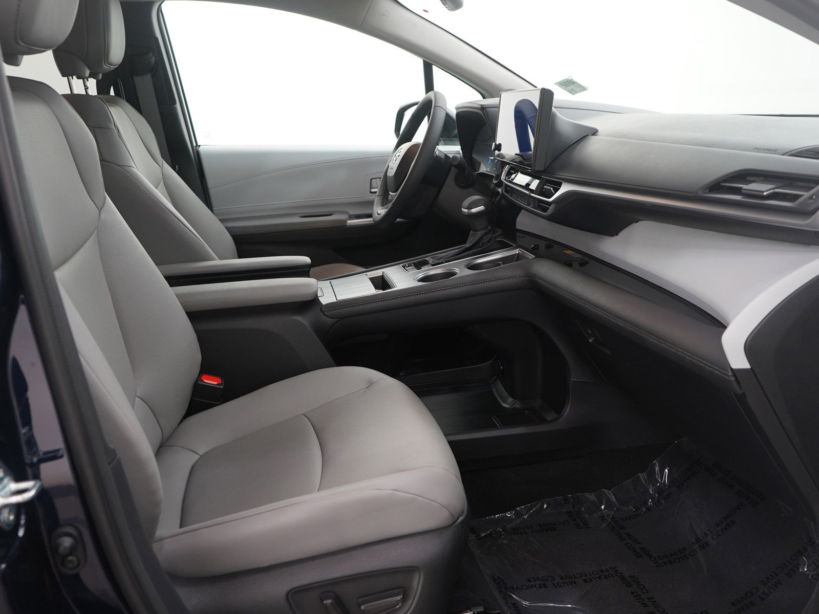 Used 2025 Toyota Sienna XLE image 13