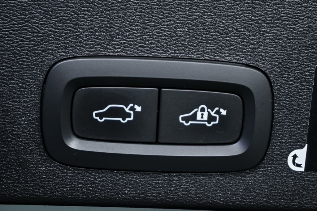 Used 2019 Volvo XC40 T5 Momentum image 30