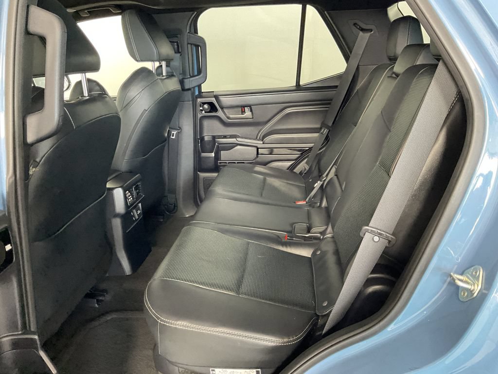 Used 2025 Toyota 4Runner Limited AWD/4WD image 21