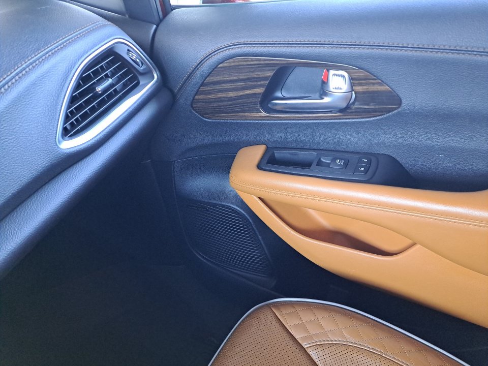 Used 2021 Chrysler Pacifica Pinnacle FWD image 35