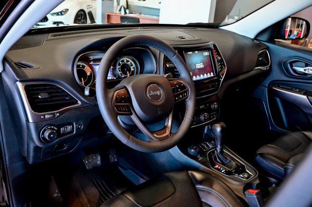 Used 2022 Jeep Cherokee Limited w/ Mopar Interior Package image 13