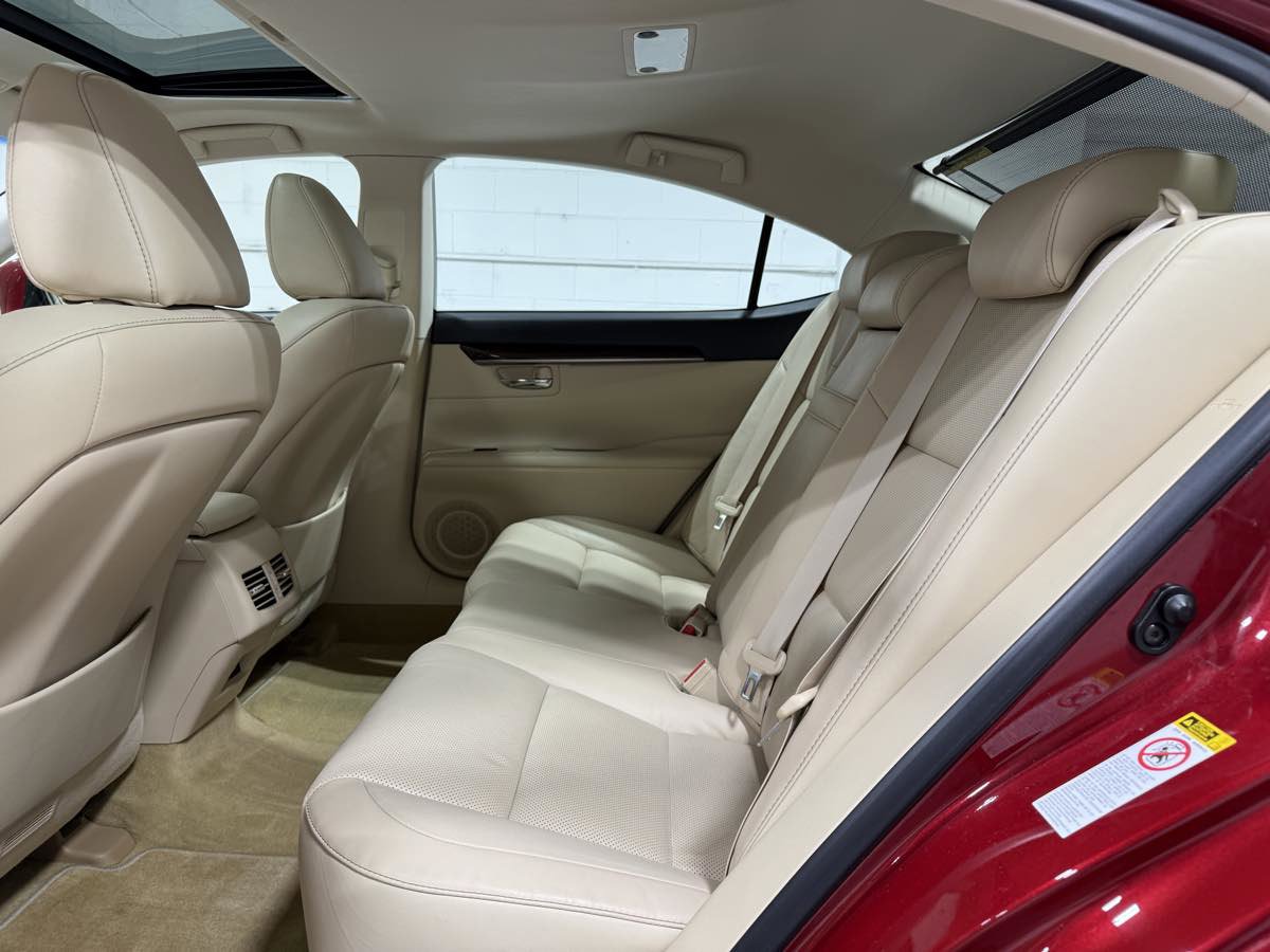 Used 2015 Lexus ES 350 w/ Luxury Package image 18