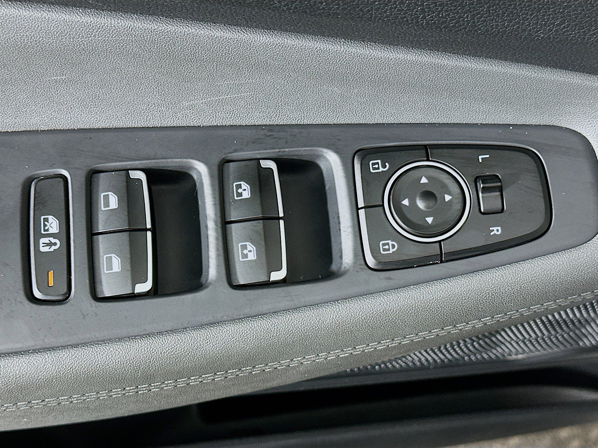 Used 2023 Hyundai Santa Fe SEL image 15