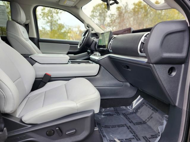 Certified 2025 Ford Expedition Max Platinum image 11