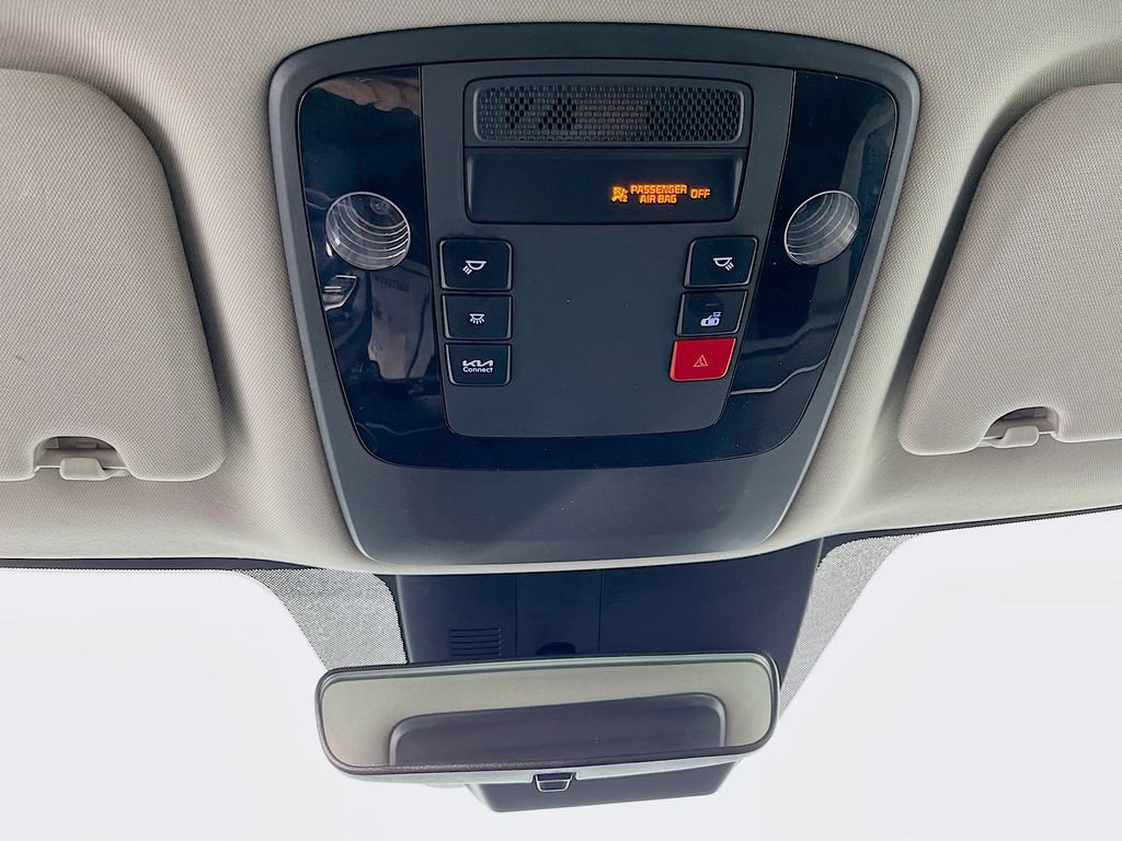 Used 2024 Kia Carnival EX FWD image 24