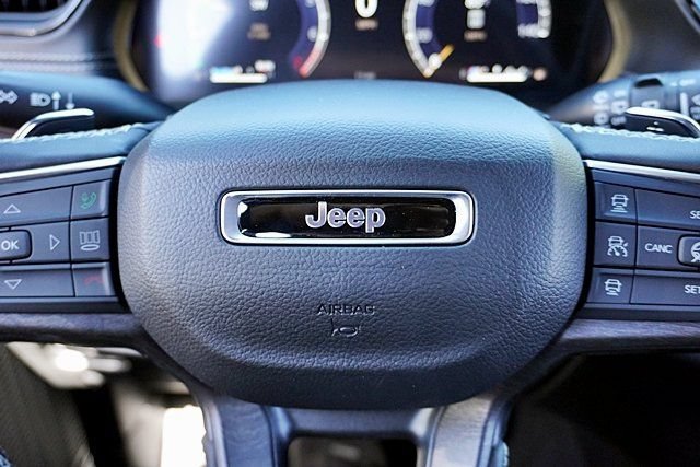 New 2026 Jeep Grand Cherokee Limited w/ Limited Altitude Package AWD/4WD image 39