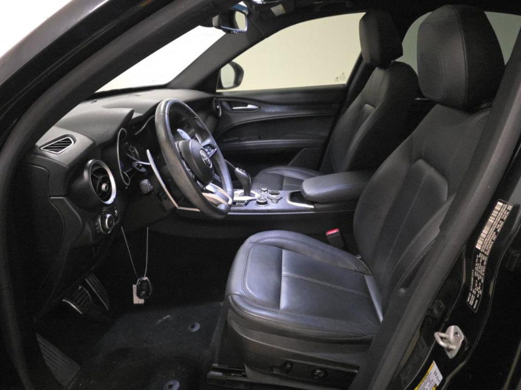 Used 2023 Alfa Romeo Stelvio Sprint RWD image 4