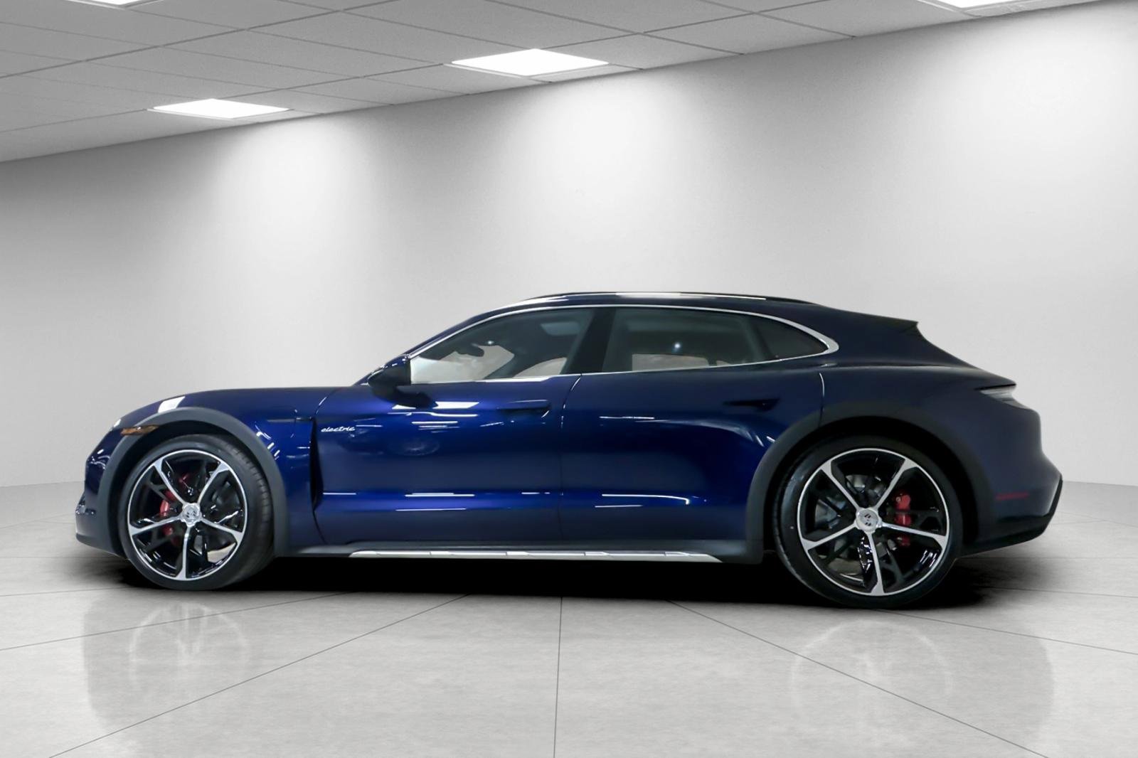 New 2025 Porsche Taycan 4S image 2