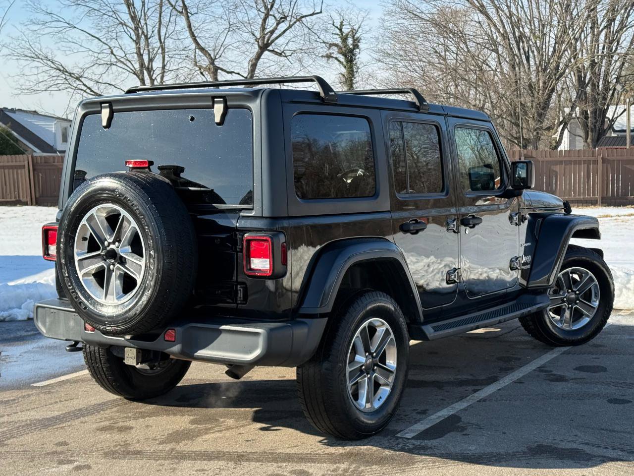 Used 2018 Jeep Wrangler Unlimited Sahara AWD/4WD image 7