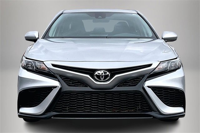 Used 2021 Toyota Camry SE image 3