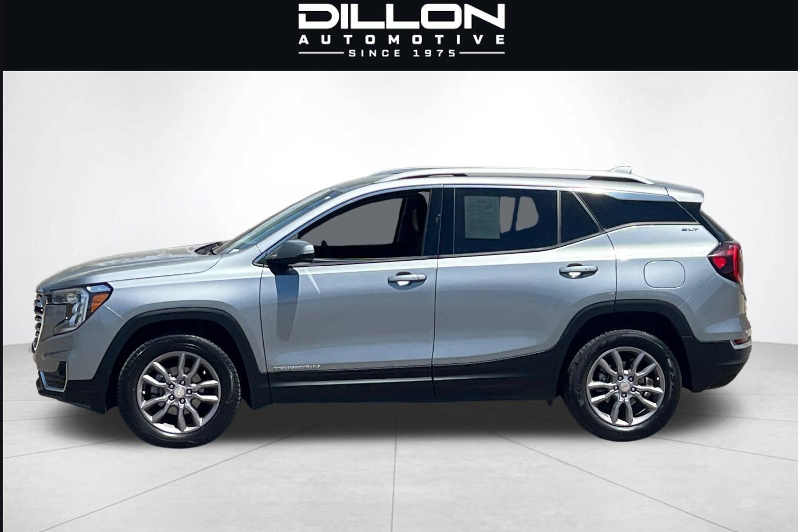 Used 2024 GMC Terrain SLT AWD/4WD image 7