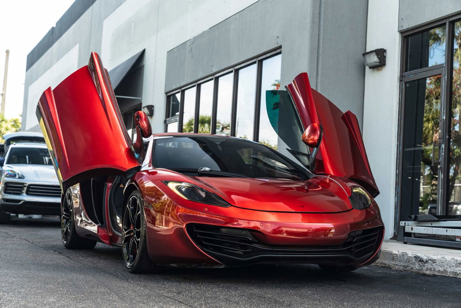 Used 2014 McLaren MP4-12C Spider RWD image 23