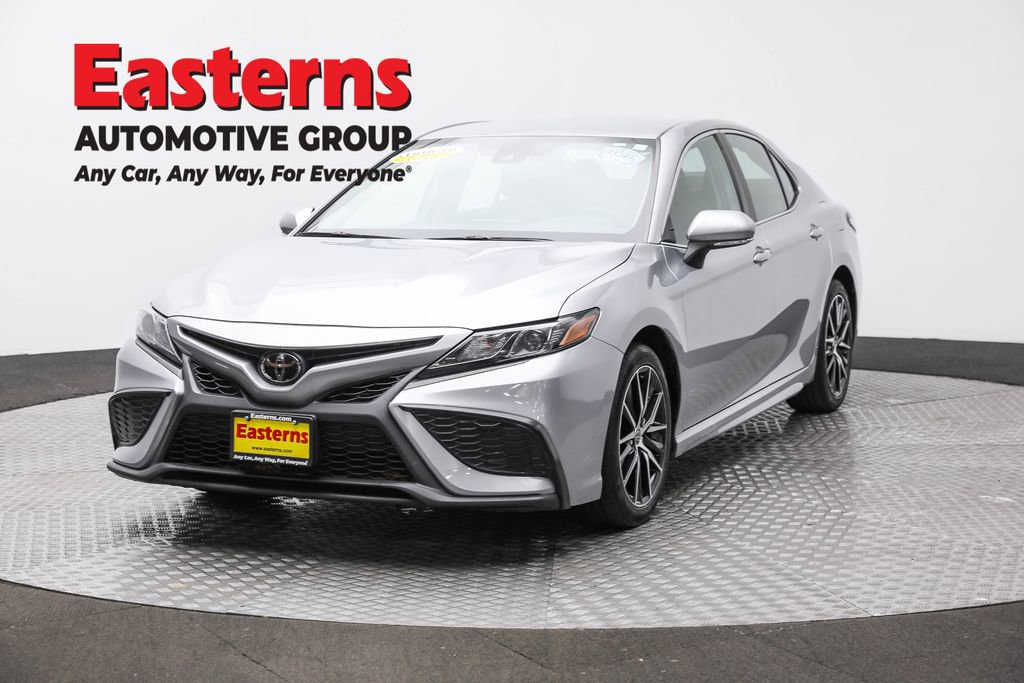 Used 2023 Toyota Camry SE FWD image 1