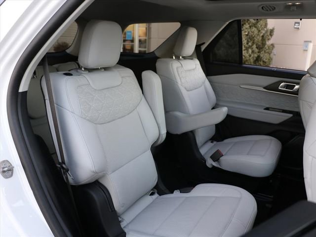 Used 2025 Ford Explorer Platinum w/ LUX Leather Package image 12