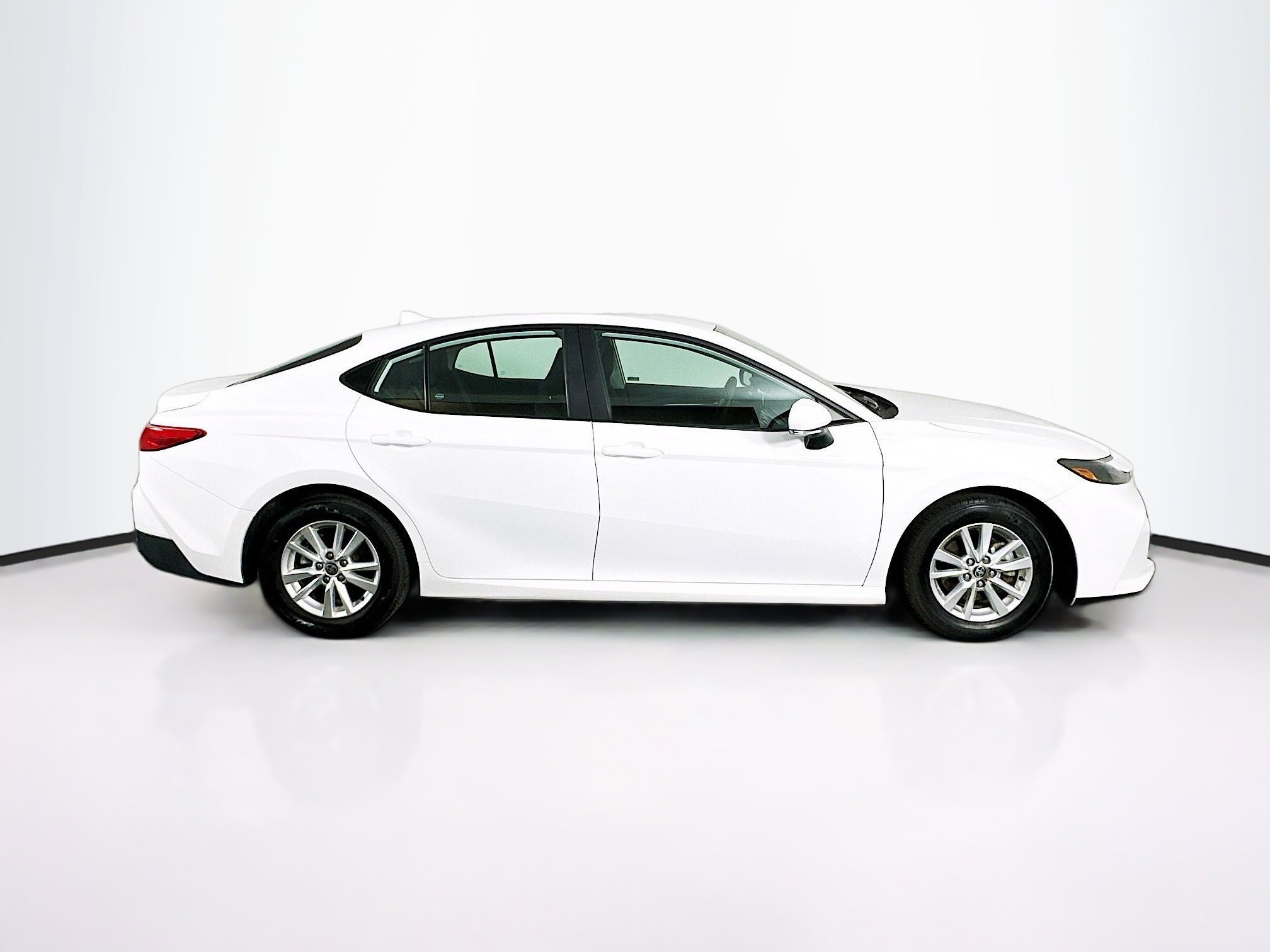 Used 2025 Toyota Camry LE image 10