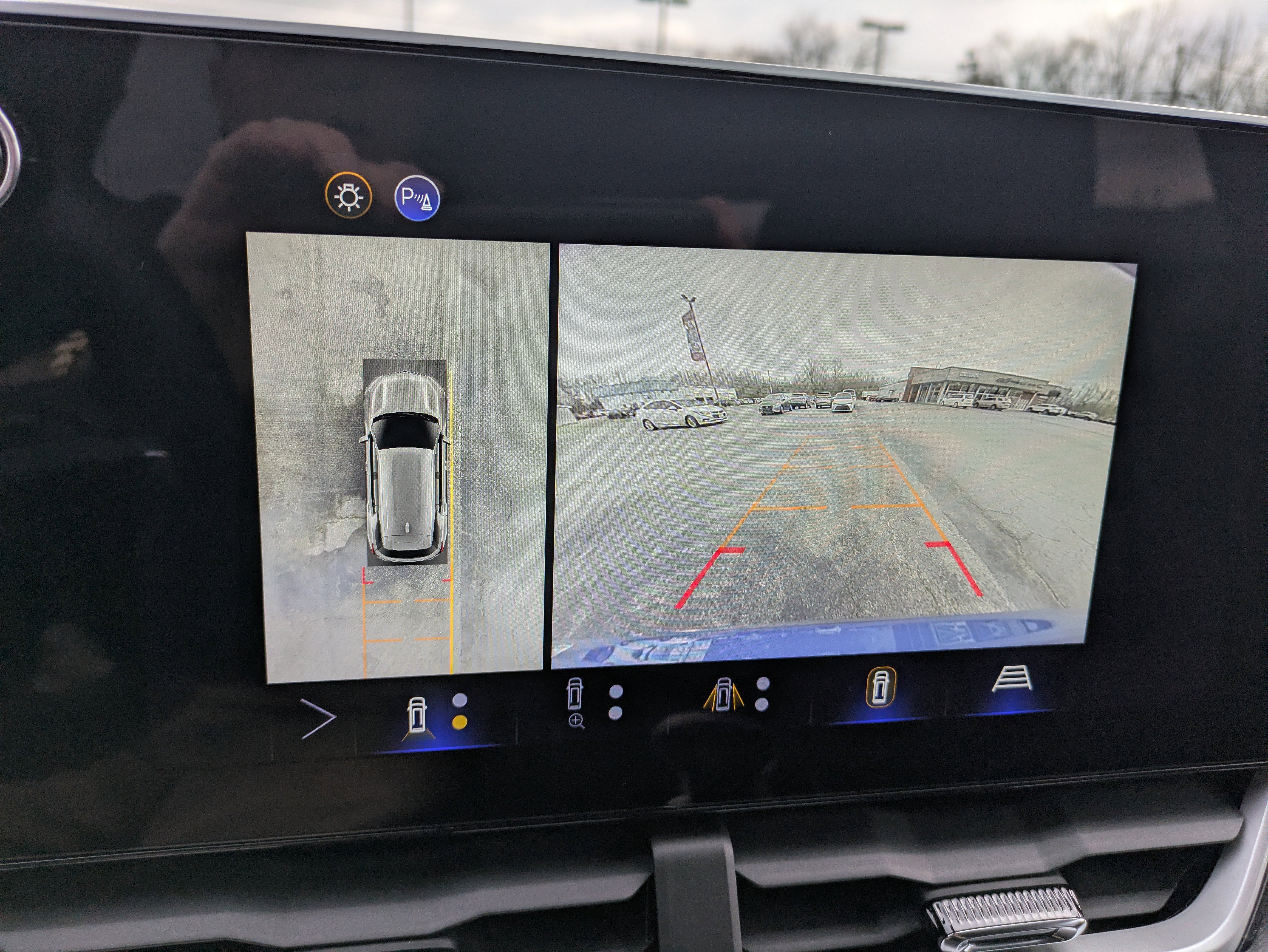 Used 2025 Chevrolet Equinox LT w/ Convenience Package II image 19