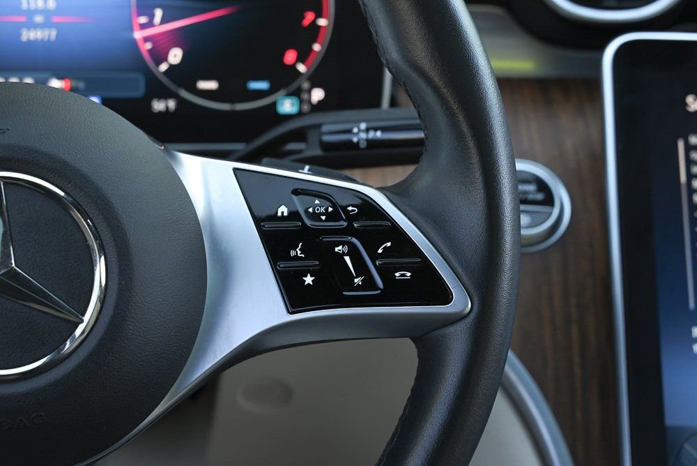 Used 2025 Mercedes-Benz C 300 Sedan image 24