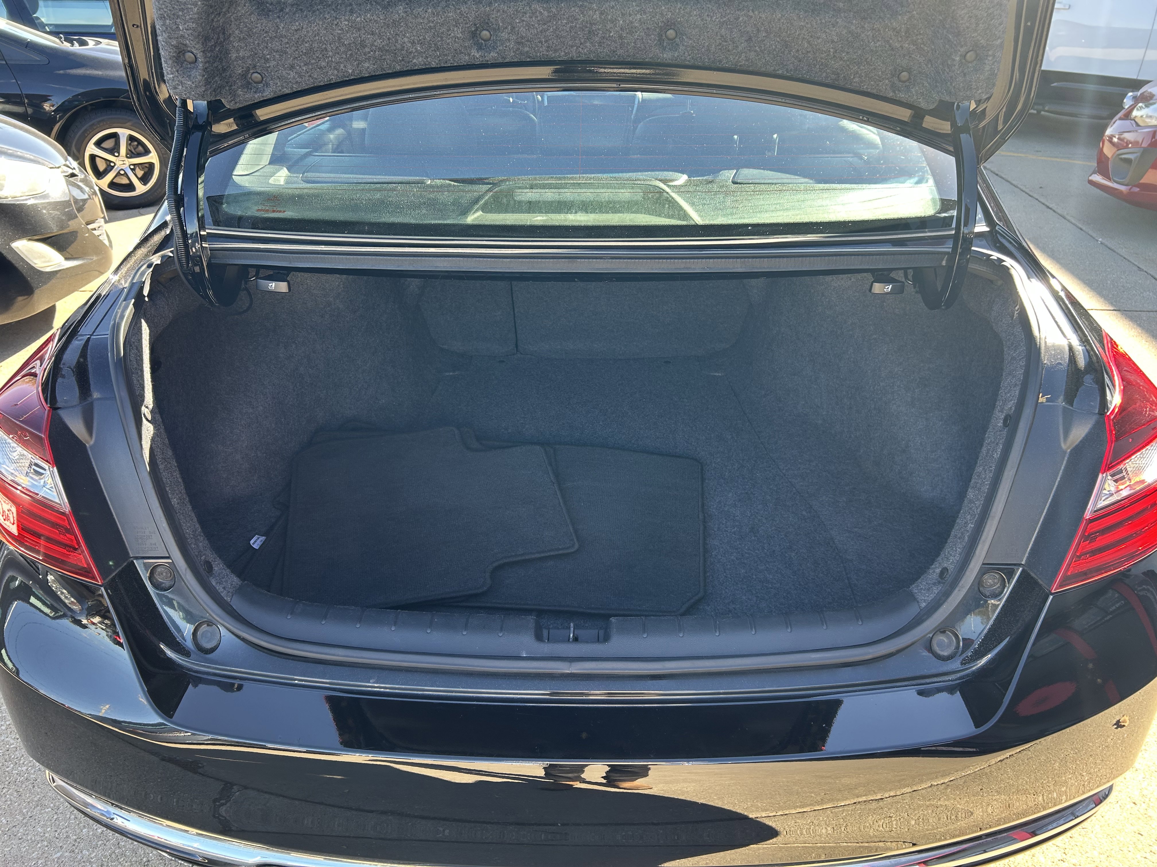 Used 2017 Honda Accord EX-L image 11