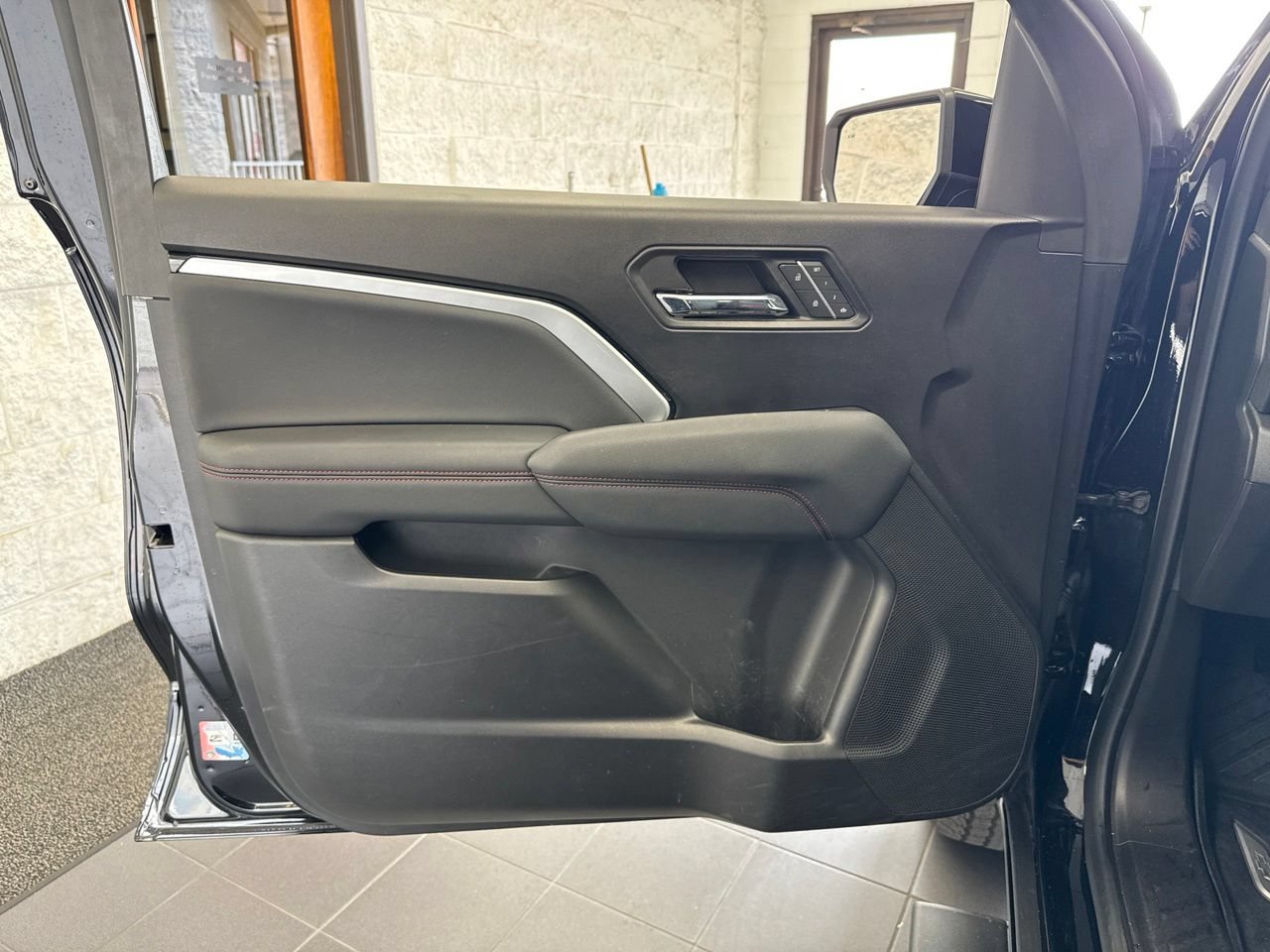 Used 2023 Chevrolet Colorado Z71 w/ Z71 Convenience Package 2 AWD/4WD image 34