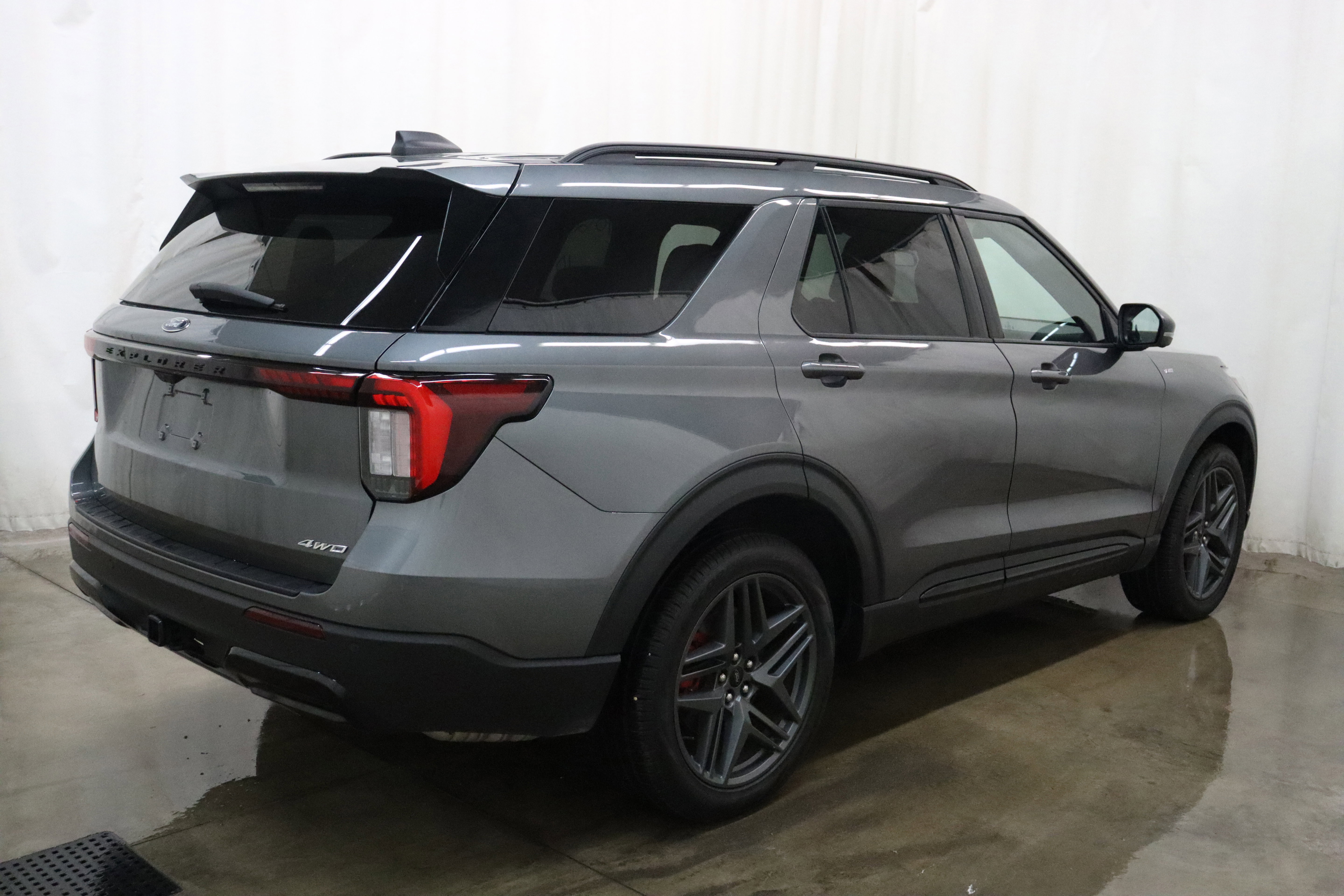 Used 2025 Ford Explorer ST-Line w/ ST-Line Street Pack image 10