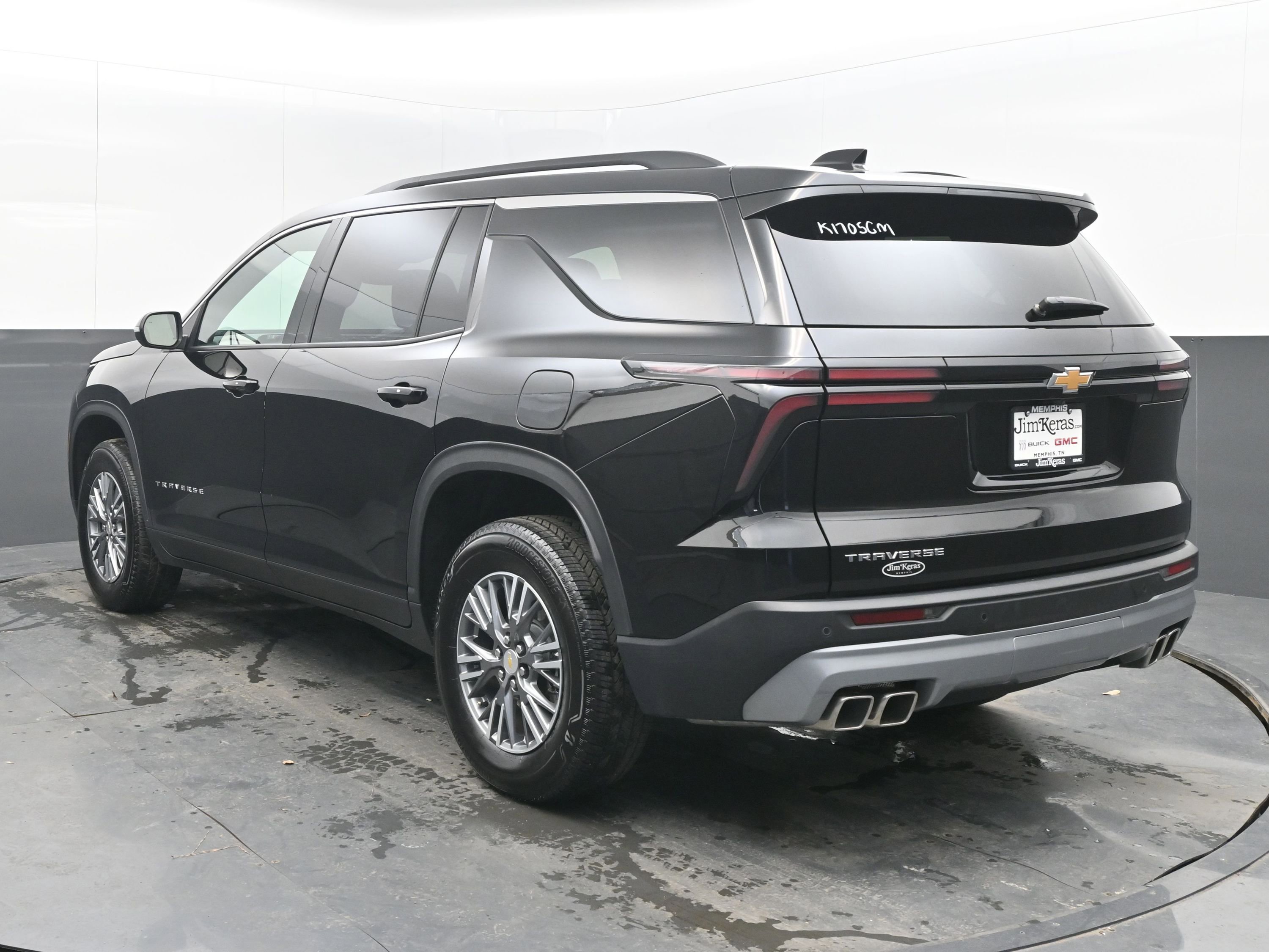Used 2025 Chevrolet Traverse LT image 8
