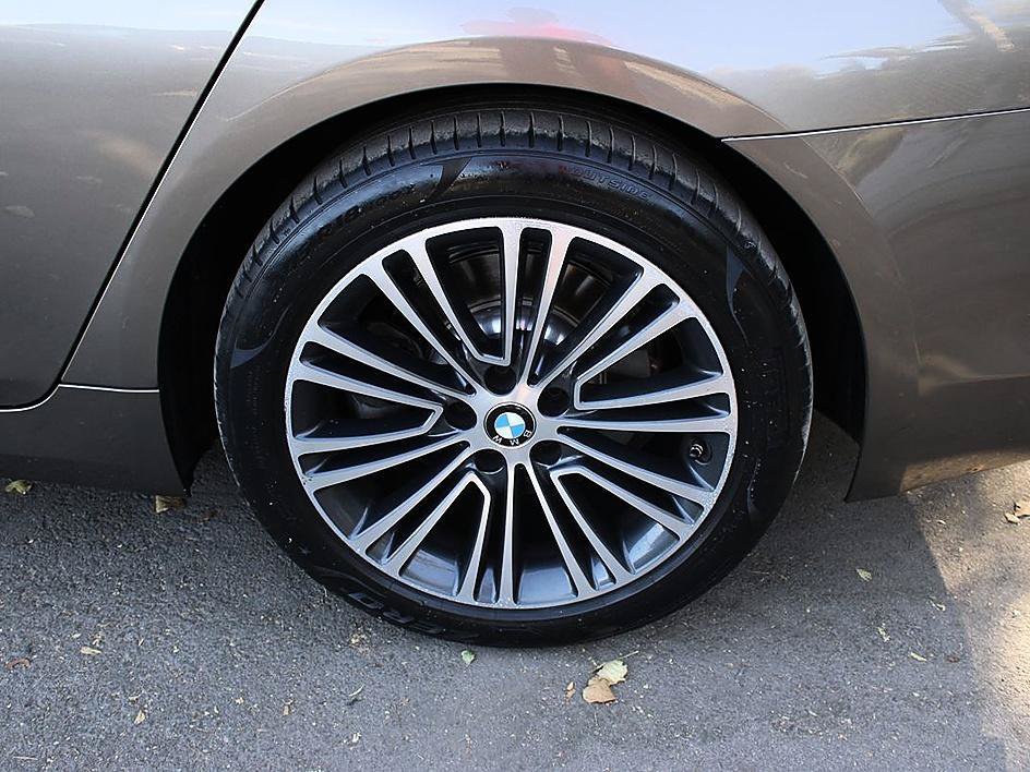 Used 2019 BMW 530e w/ Convenience Package RWD image 8