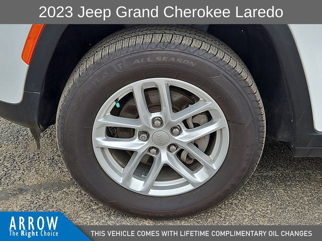 Used 2023 Jeep Grand Cherokee Laredo AWD/4WD image 17