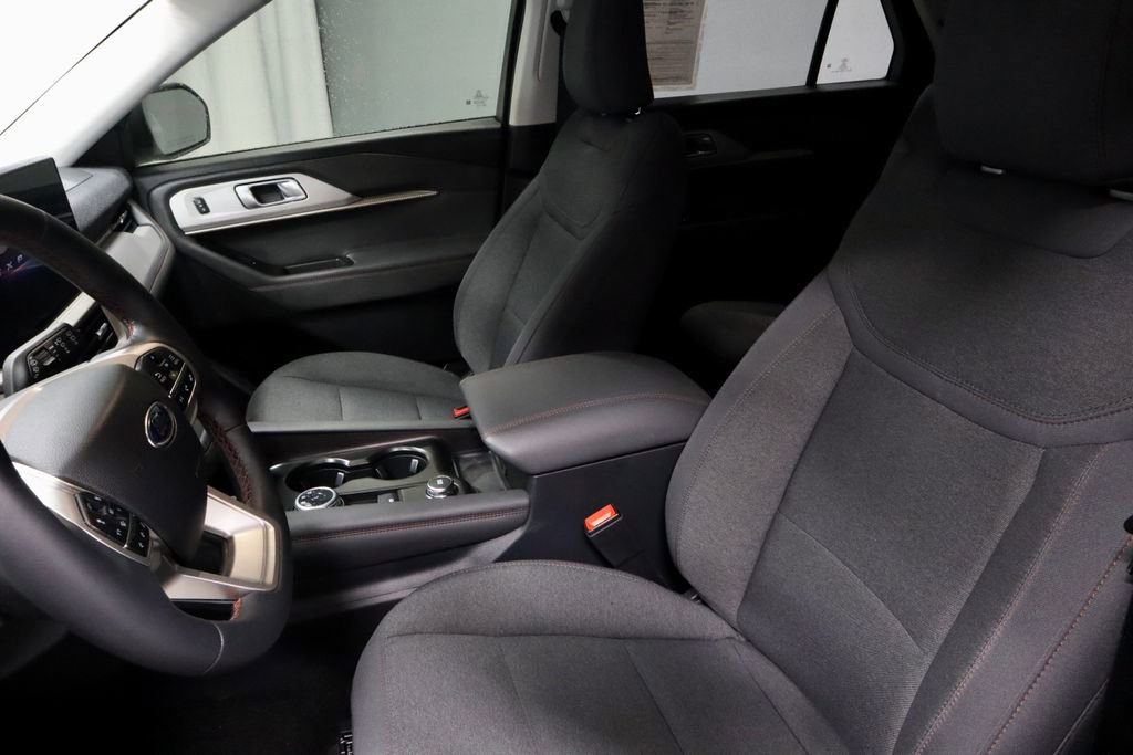 Certified 2025 Ford Explorer Active AWD/4WD image 27