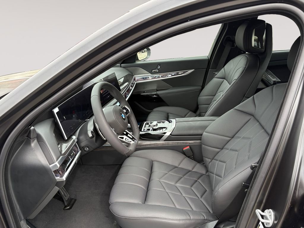 New 2026 BMW 740i xDrive image 9