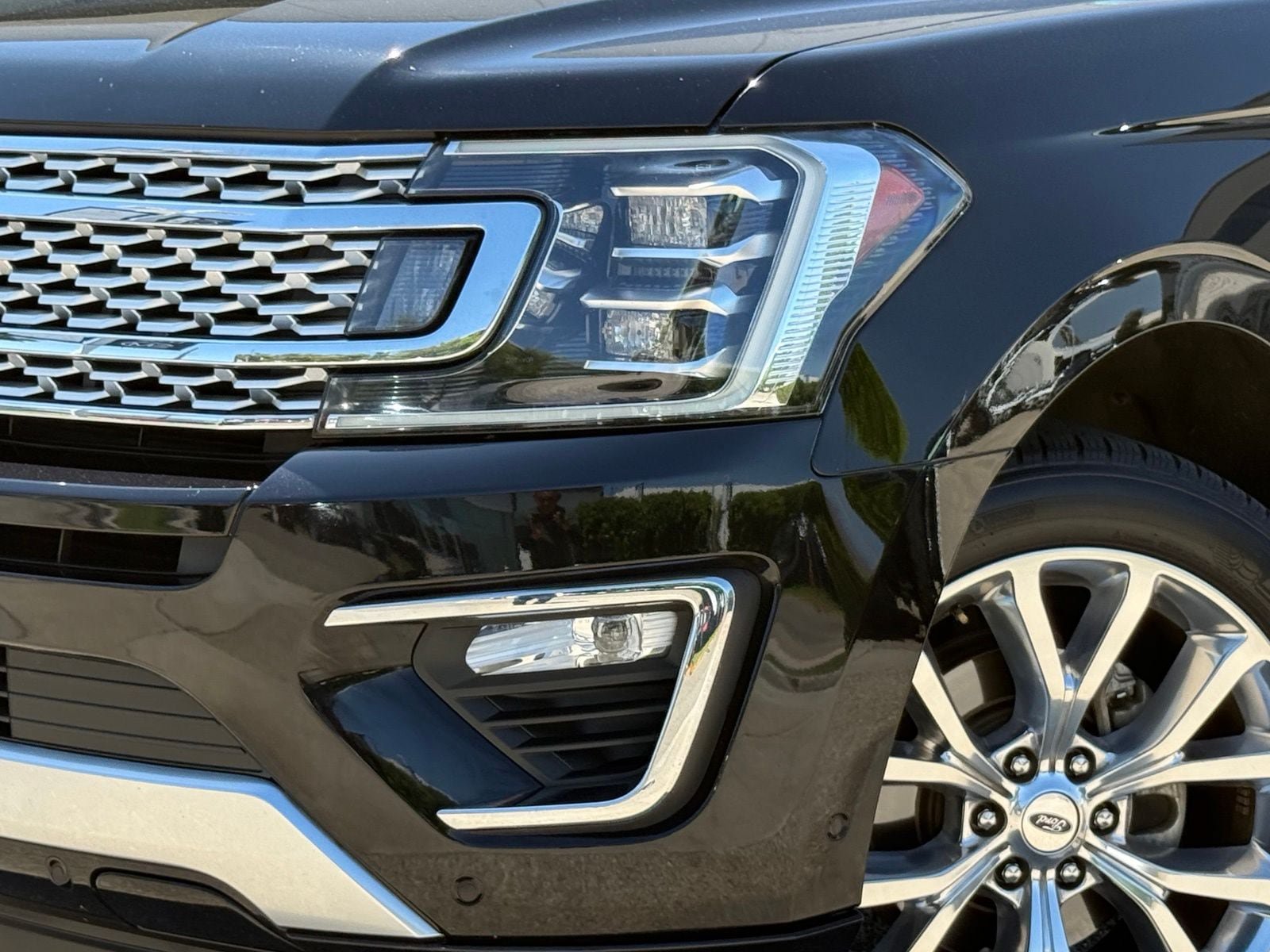 Used 2019 Ford Expedition Platinum RWD image 3