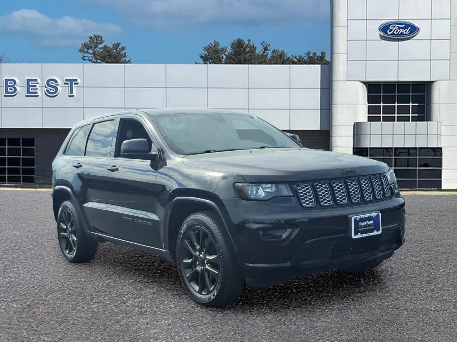Used 2017 Jeep Grand Cherokee Altitude AWD/4WD image 9