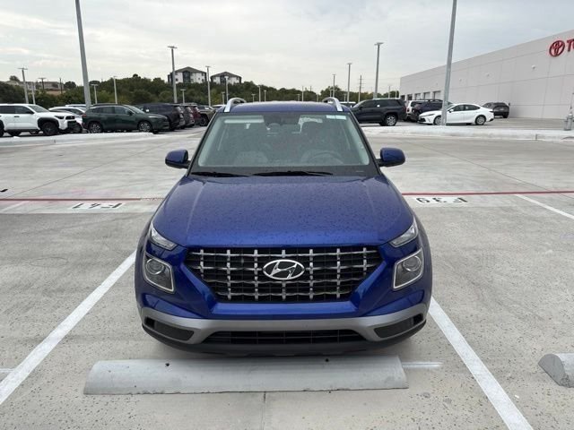 Used 2025 Hyundai Venue SEL FWD image 3