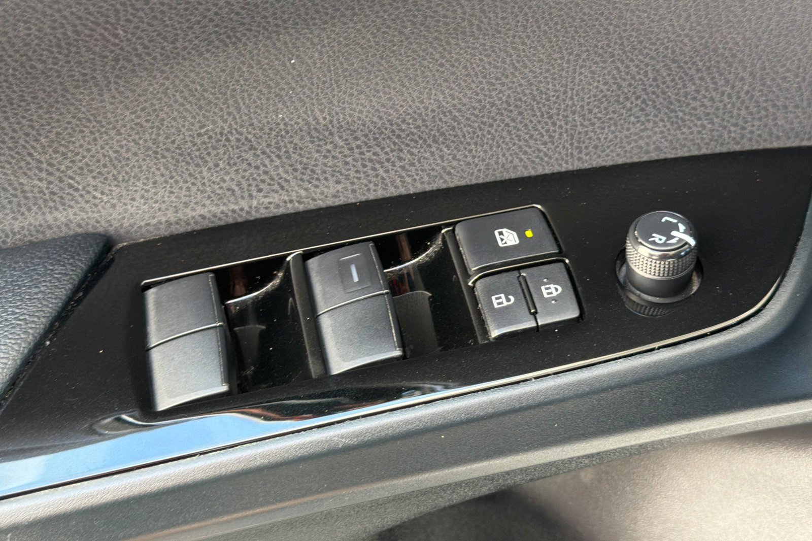 Used 2022 Toyota Prius Prime XLE FWD image 13