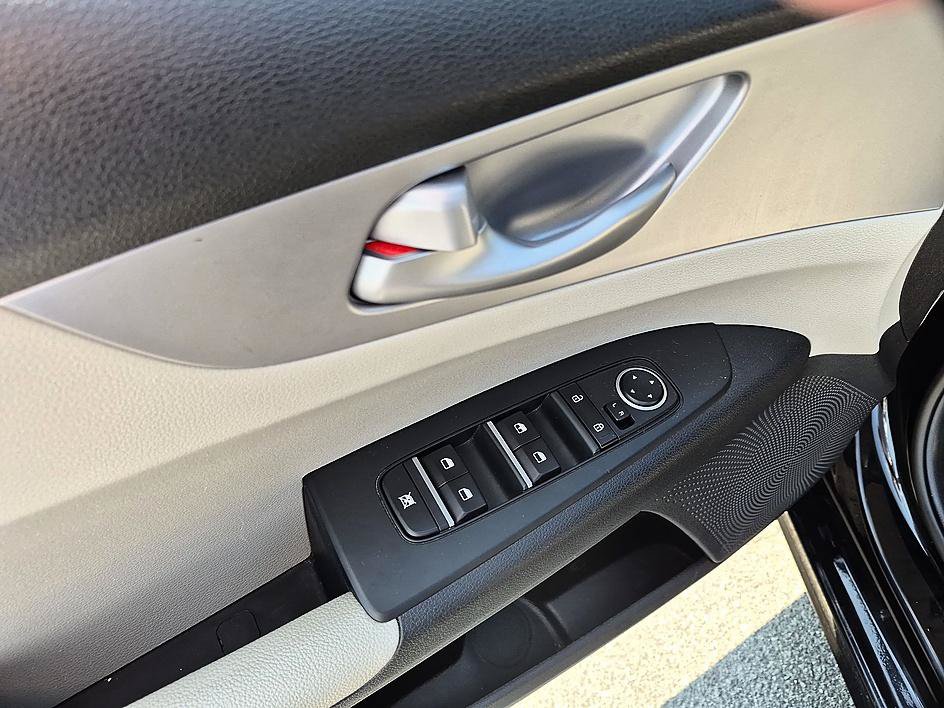 Used 2022 Kia Forte LXS FWD image 13